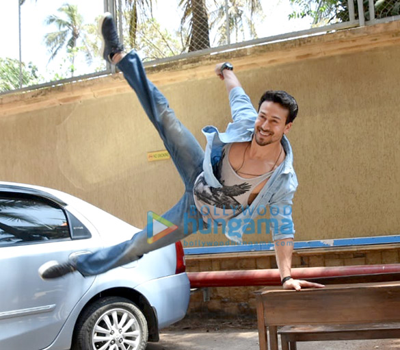 tiger shroff tara sutaria and ananya pandey snapped during student of the year 2 promotions 4