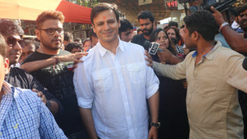 Vivek Oberoi visits Sidhivinyak Temple to take blessings for film PM Narendra Modi