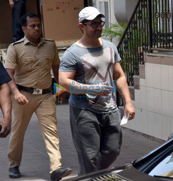 aamir khan spotted in bandra 4 2