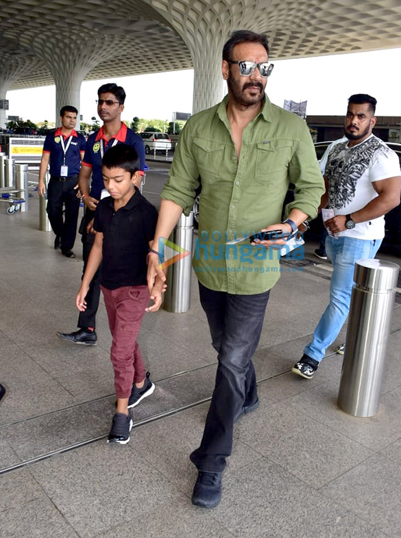 ajay devgn snapped at the airport 2 4