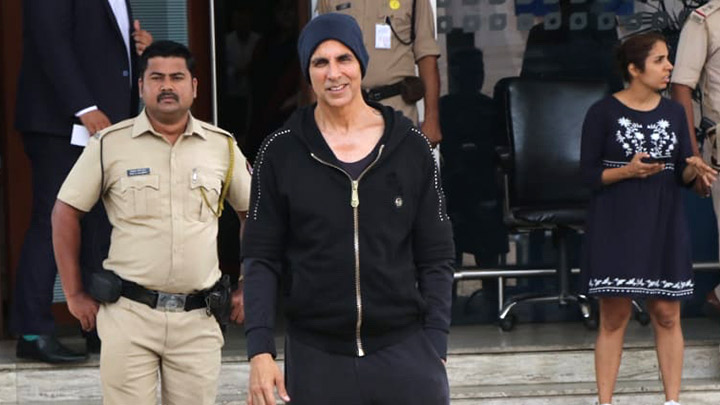 Akshay Kumar & his family spotted at Airport