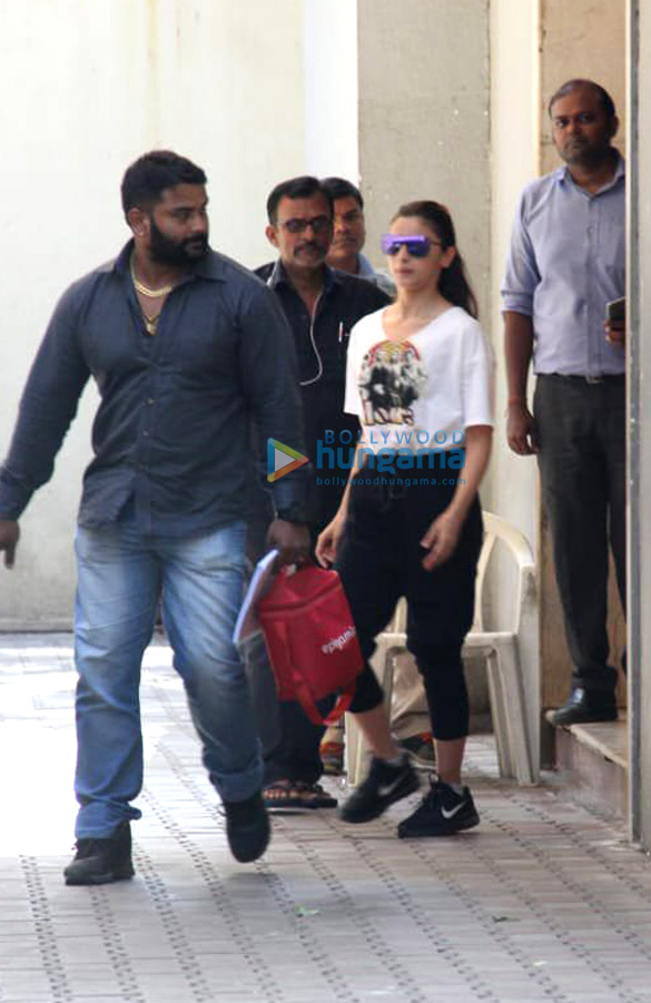 Alia Bhatt spotted at Vishesh Films’ office in Bandra Alia Bhatt spotted at Vishesh Films’ office in Bandra