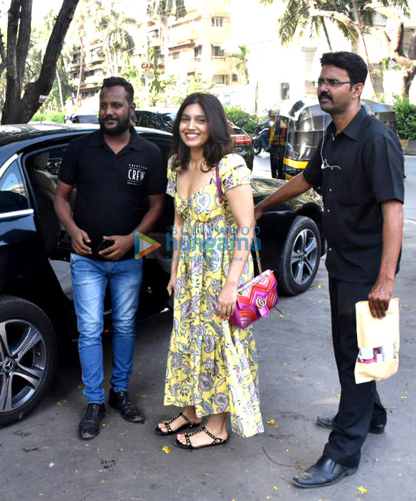 Photos: Bhumi Pednekar and Ameesha Patel snapped at Kromakay salon in Juhu Photos: Bhumi Pednekar and Ameesha Patel snapped at Kromakay salon in Juhu