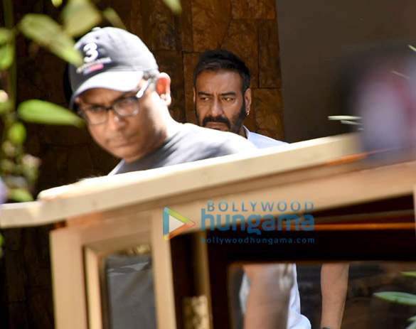 celebs attend veeru devgans funeral 4