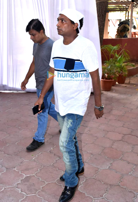 celebs attend prayer meet of ajay devgns father veeru devgan 8