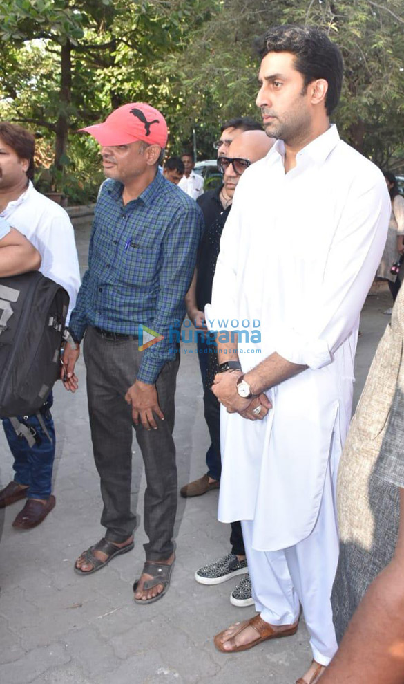 celebs snapped at ajay devgns house arriving to pay their condolence 125