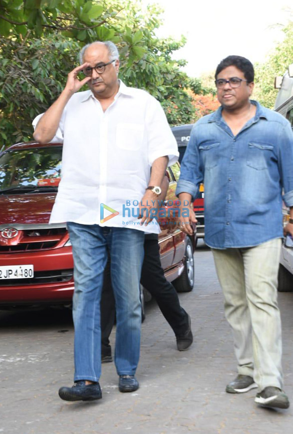 celebs snapped at ajay devgns house arriving to pay their condolence 128