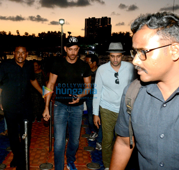 hrithik roshan snapped at the versova jetty 3