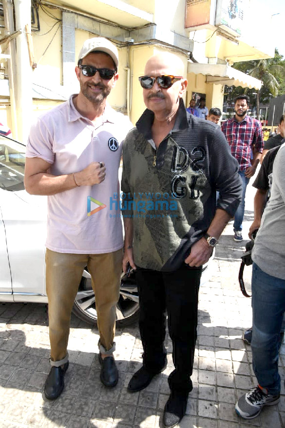 Hrithik Roshan snapped with family at PVR Juhu Hrithik Roshan snapped with family at PVR Juhu