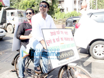 Inaamulhaq & Sharib Hashmi promote 'Nakkash' on cycle in Mumbai