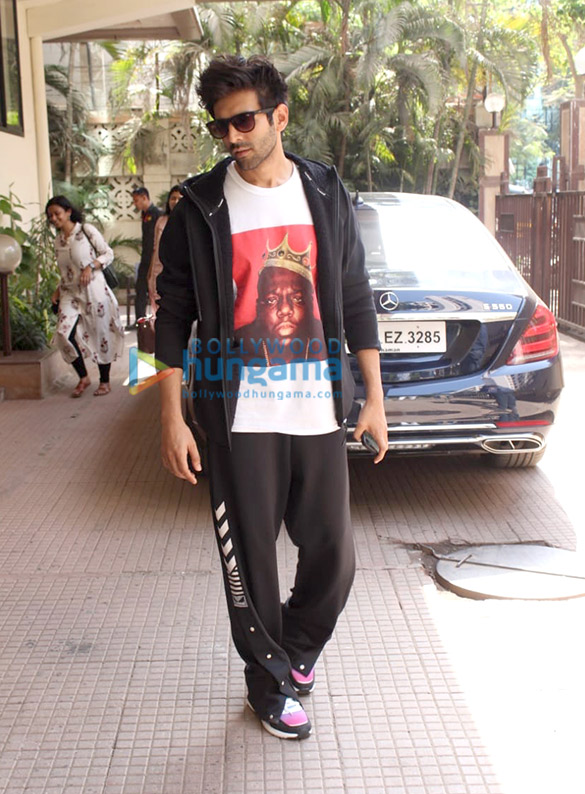 kartik aaryan spotted at kwans office in andheri 3