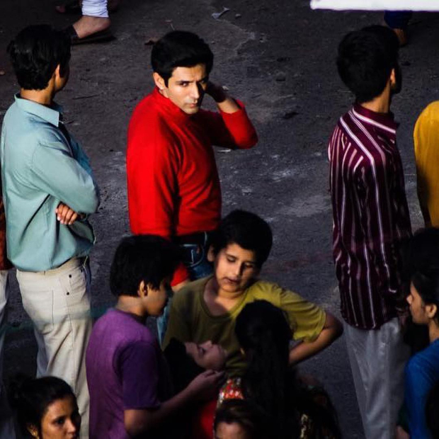 LEAKED PHOTOS: Kartik Aaryan looks handsome in red on the sets of Love Aaj Kal 2 in Mumbai LEAKED PHOTOS: Kartik Aaryan looks handsome in red on the sets of Love Aaj Kal 2 in Mumbai