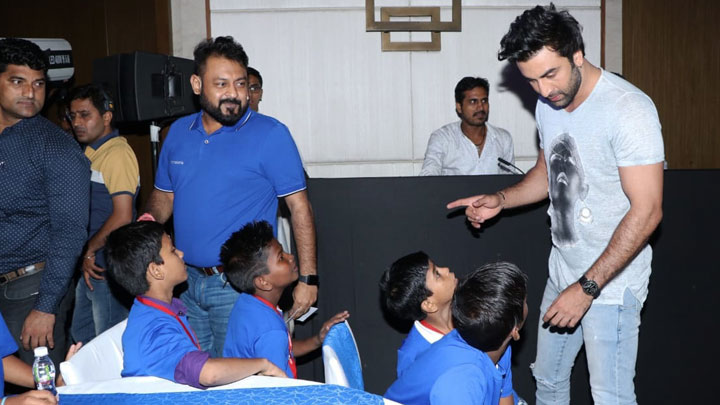 MUST WATCH: Ranbir Kapoor spending time with KIDS at launch of Panasonic Campaign #DilSe