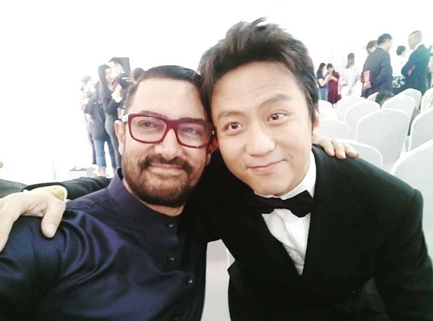 PHOTO: Aamir Khan clicks a selfie with Chinese superstar Deng Chao