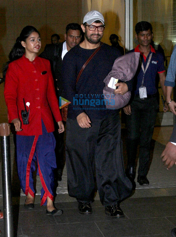 photos aamir khan shah rukh khan aishwarya rai bachchan and others snapped at the airport 1