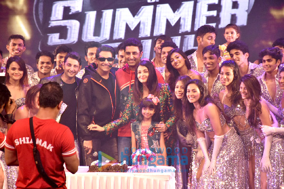 Photos: Abhishek Bachchan, Aishwarya Rai Bachchan and Aaradhya Bachchan snapped at Shiamak Davar’s Summer Funk show Photos: Abhishek Bachchan, Aishwarya Rai Bachchan and Aaradhya Bachchan snapped at Shiamak Davar’s Summer Funk show