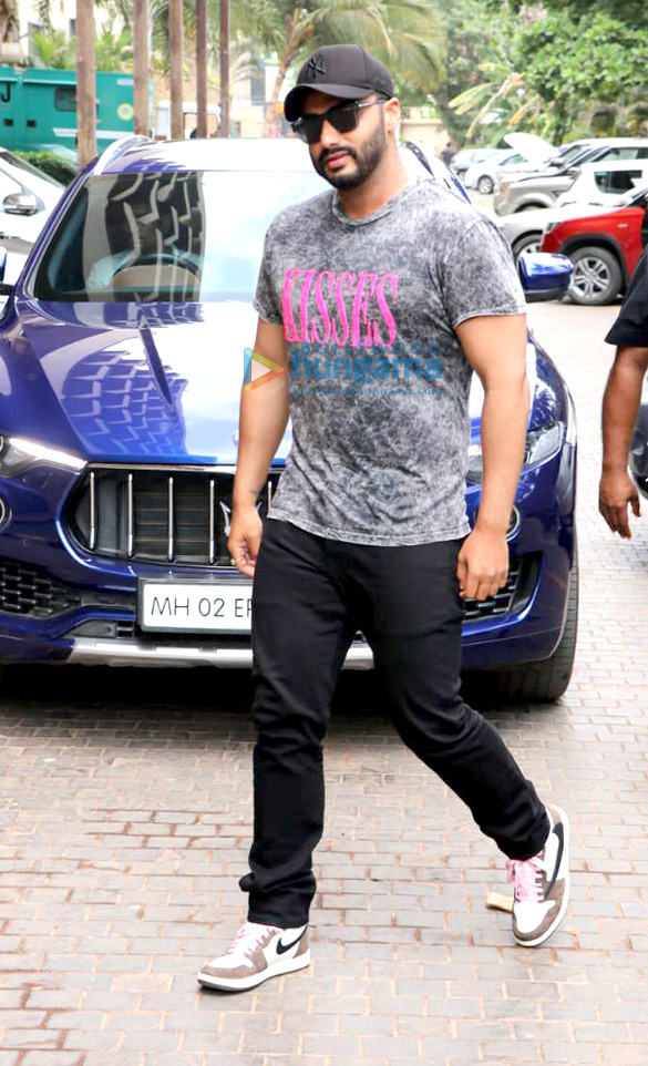 photos arjun kapoor snapped promoting his film indias most wanted at jw marriott in juhu 6
