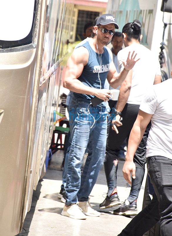 photos hrithik roshan spotted shooting for an ad in bandra 1