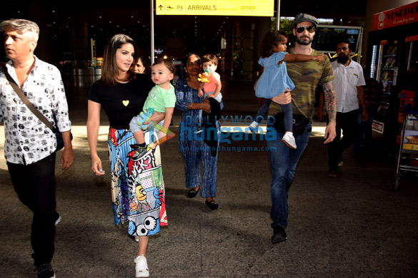 photos kareena kapoor khan saif ali khan vicky kaushal and others snapped at the airport 5
