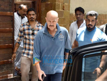 Photos: Rakesh Roshan, John Abraham and Vatsal Sheth at Ajay Devgn's house