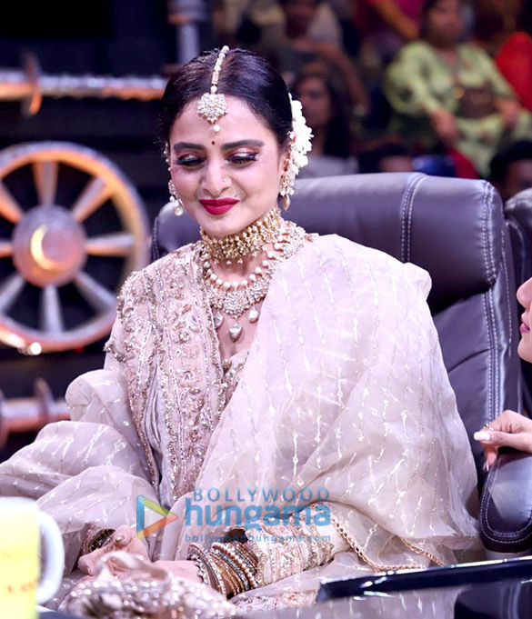 photos rekha snapped on the sets of super dancer chapter 3 1