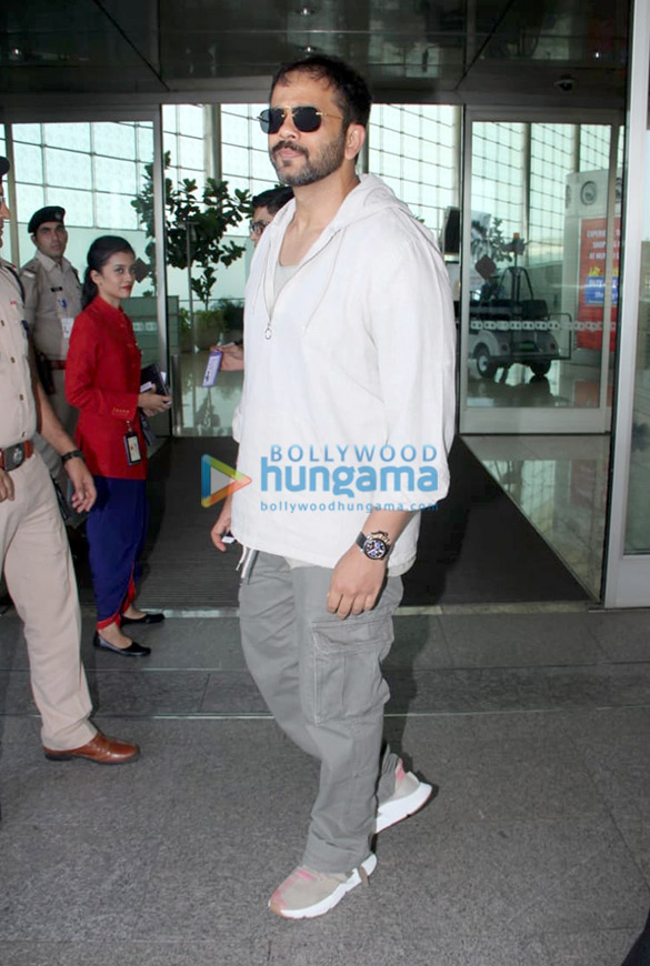 photos rohit shetty and hema malini snapped at the airport 1