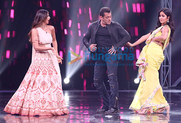 photos salman khan and katrina kaif snapped promoting bharat on the sets of super dancer chapter 3 3