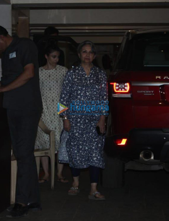 photos sara ali khan soha ali khan sharmila tagore and ibrahim ali khan spotted at saif ali khans house 3