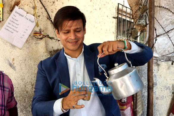 photos vivek oberoi snapped at a tea stall during pm narendra modi promotions 4