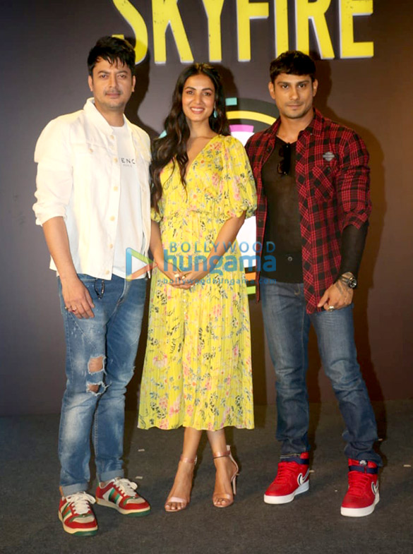 prateik babbar sonal chauhan and others grace the launch of zee5s original skyfire in mumbai 2