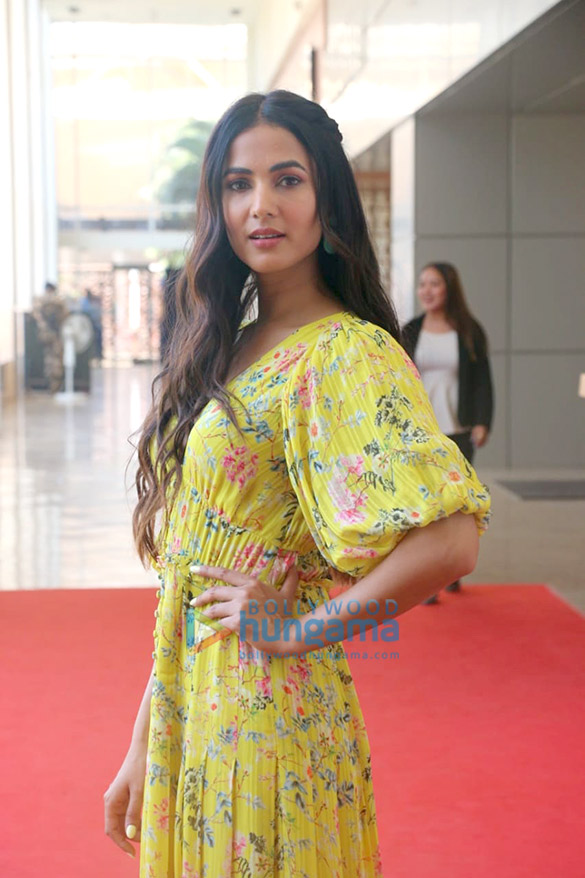 prateik babbar sonal chauhan and others grace the launch of zee5s original skyfire in mumbai 7