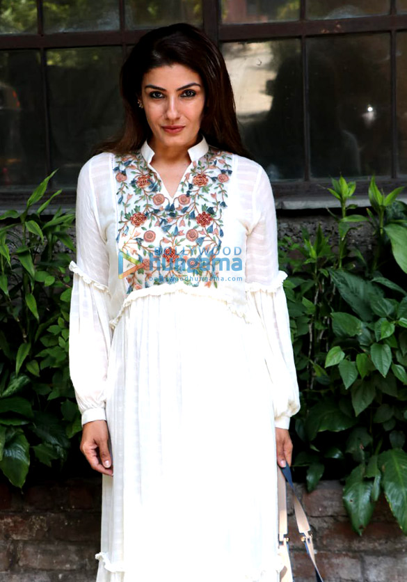 raveena tandon spotted at pali village cafe in bandra 2