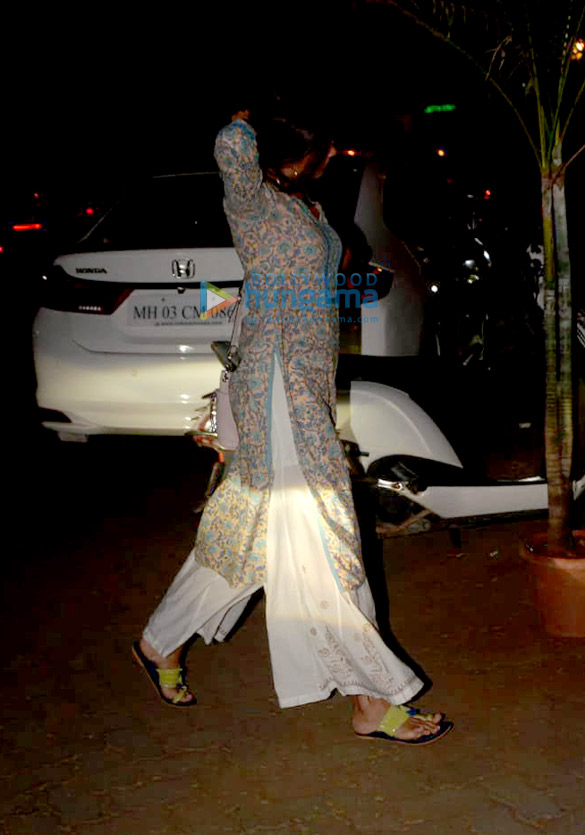 rhea chakraborty and sushant singh rajput snapped in bandra 1