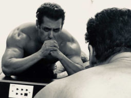 Salman Khan posts a SHIRTLESS selfie, sending fans into frenzy!