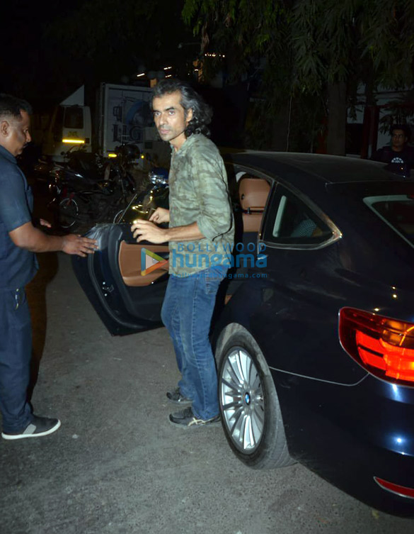sara ali khan kartik aaryan and imtiaz ali spotted after a movie shoot of love aaj kal 2 in bandra 2