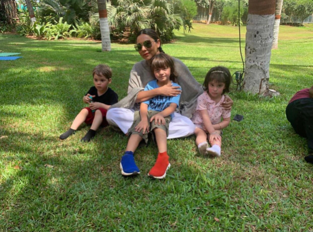 Shah Rukh Khan reacts to Gauri Khan's adorable photo with Abram Khan and Karan Johar's kids Roohi and Yash Shah Rukh Khan reacts to Gauri Khan's adorable photo with Abram Khan and Karan Johar's kids Roohi and Yash