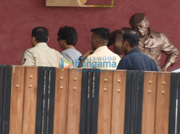 shah rukh khan spotted in andheri 2