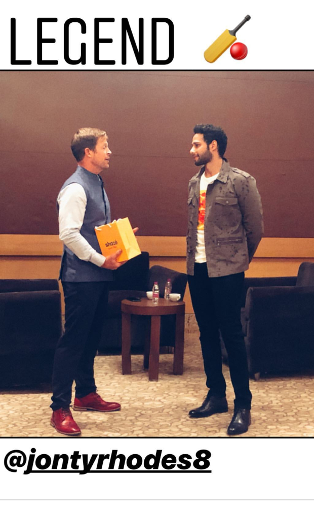 Siddhant Chaturvedi has a huge FANBOY moment upon meeting cricketer Jonty Rhodes Siddhant Chaturvedi has a huge FANBOY moment upon meeting cricketer Jonty Rhodes