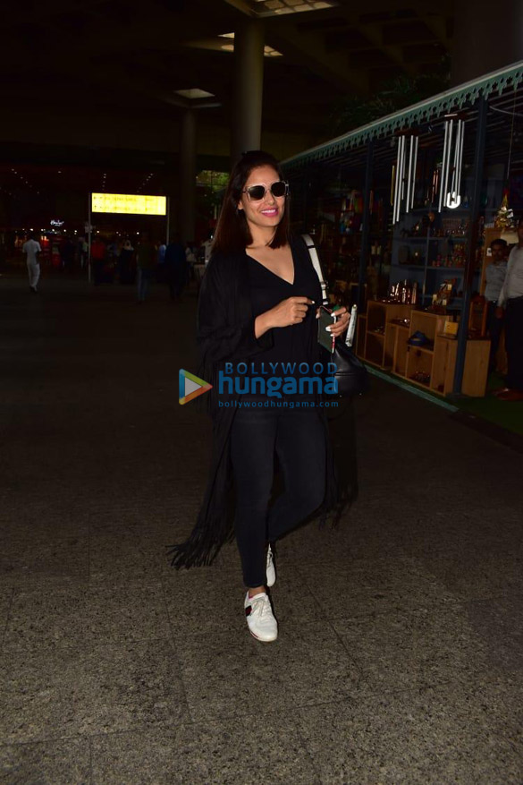 sidharth malhotra kiara advani malaika arora and others snapped at the airport 002