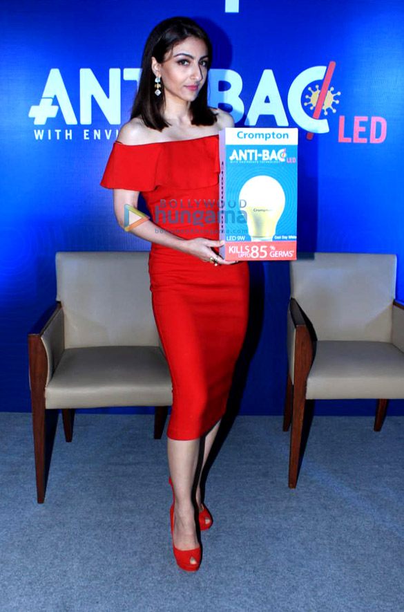 soha ali khan snapped at the launch of the futuristic anti bac led bulb 4