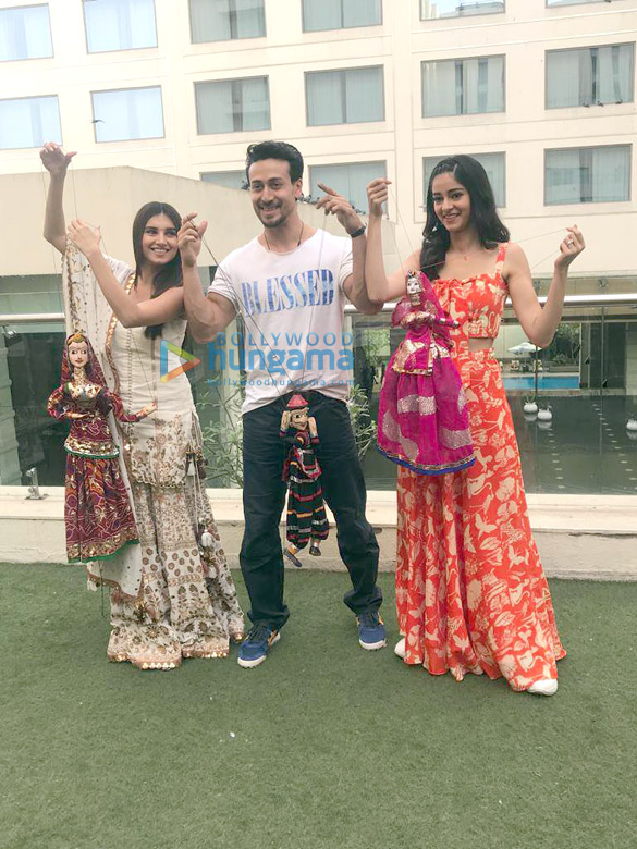tiger shroff ananya pandey and tara sutaria snapped at the patrika gate during promotions of student of the year 2 in jaipur2 2