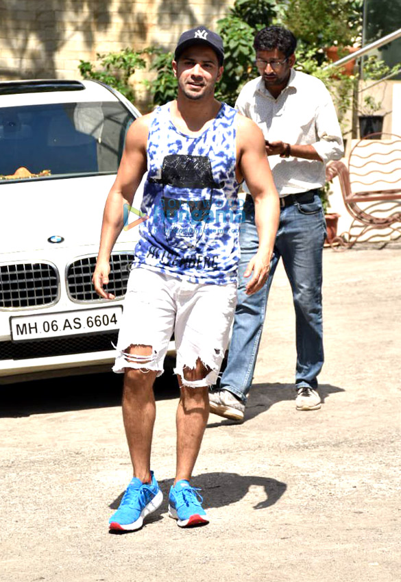 varun dhawan spotted at a dance class 1 2
