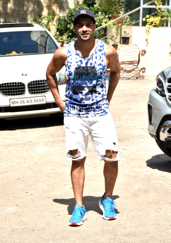 varun dhawan spotted at a dance class 2 2