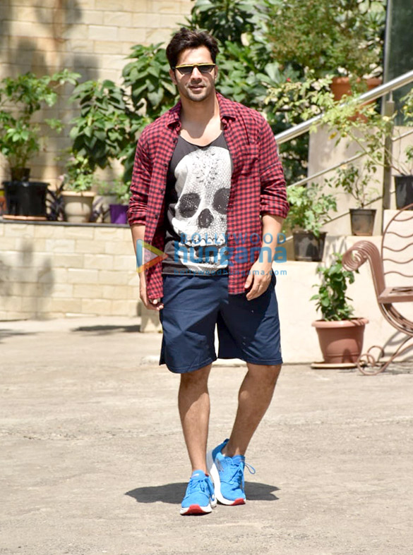 varun dhawan spotted at a dance class 6