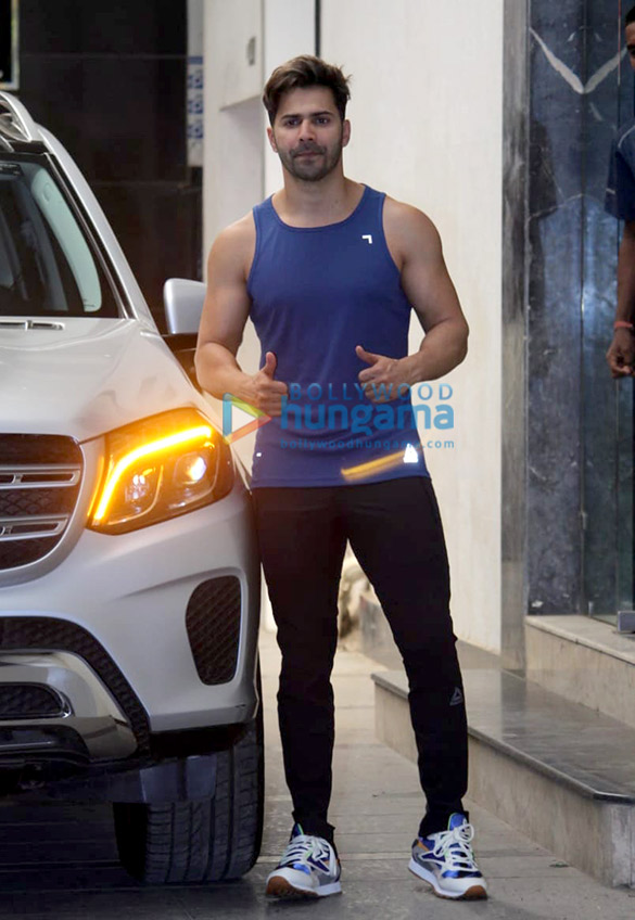 varun dhawan spotted at the gym 1 7