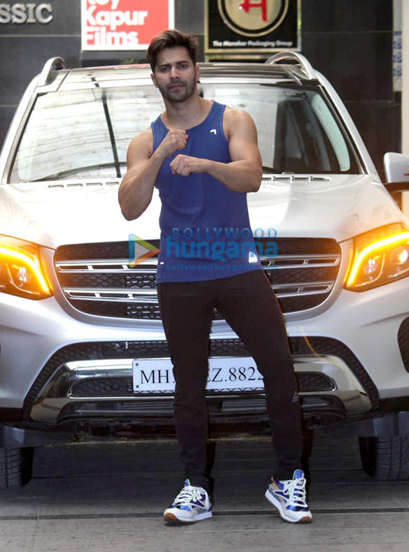 varun dhawan spotted at the gym 3 7