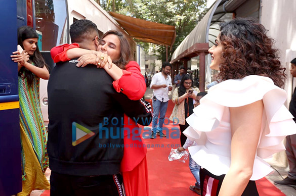 vicky kaushal and taapsee pannu snapped with neha dhupia on the sets of bffs with vogue season 3 2