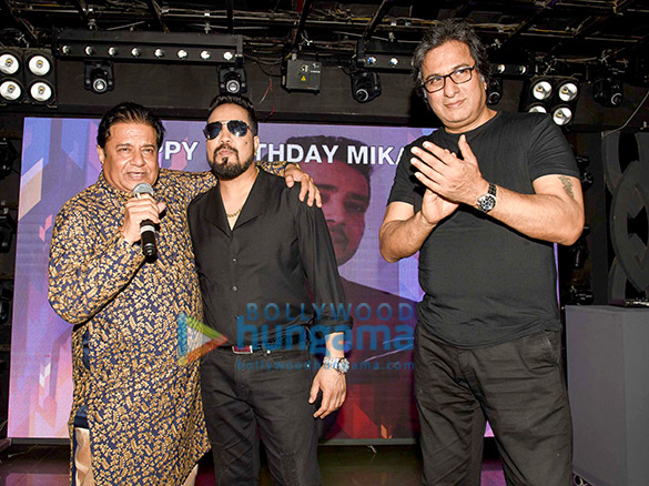 birthday bash of mika singh at sin city 3