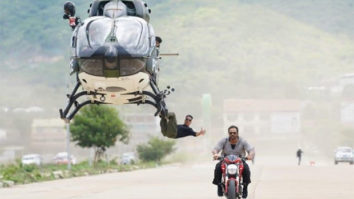 Sooryavanshi shoot diaries: Akshay Kumar casually HANGS OFF a Helicopter, Rohit Shetty zooms across