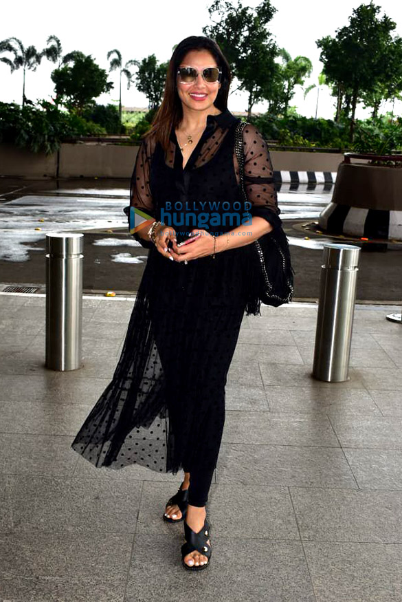 kriti sanon bipasha basu tabu and others snapped at the airport 2